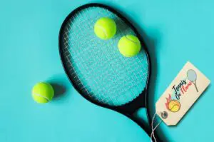 What affects the price of a tennis racket?